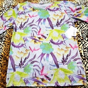 Woman's lularoe giving in sz 2x. Runs small